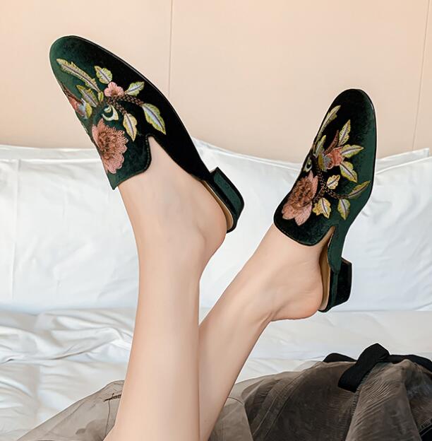 Sepatu Slipper Wanita Bordir B - Street Fashion Runway ulasan dan harga